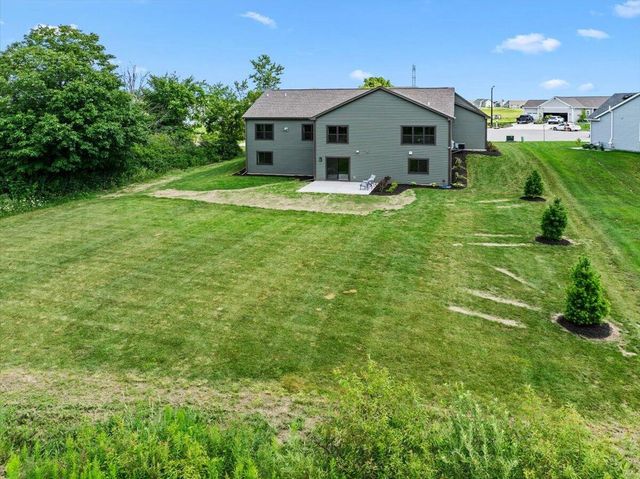 W194N15787 East Gate COURT, Jackson, WI 53037