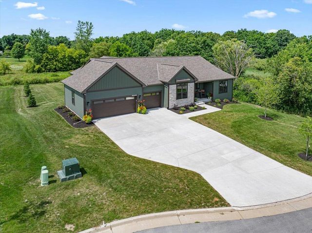 W194N15787 East Gate COURT, Jackson, WI 53037