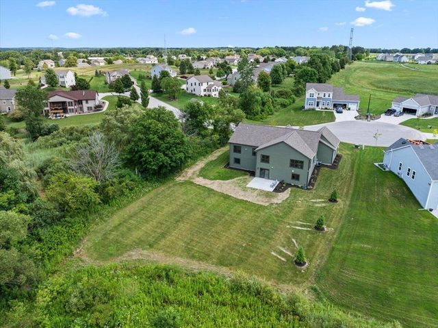W194N15787 East Gate COURT, Jackson, WI 53037