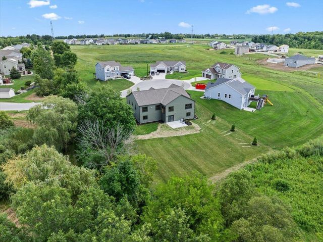 W194N15787 East Gate COURT, Jackson, WI 53037