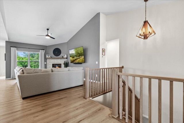 W194N15787 East Gate COURT, Jackson, WI 53037
