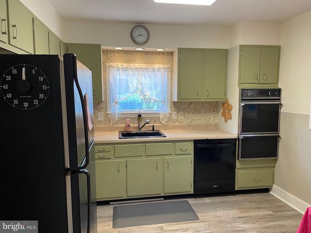 2400 EDGE HILL RD, Huntingdon Valley, PA 19006