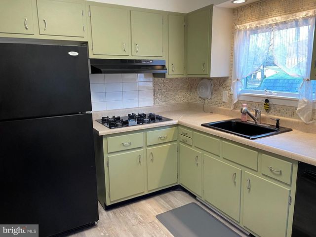 2400 EDGE HILL RD, Huntingdon Valley, PA 19006