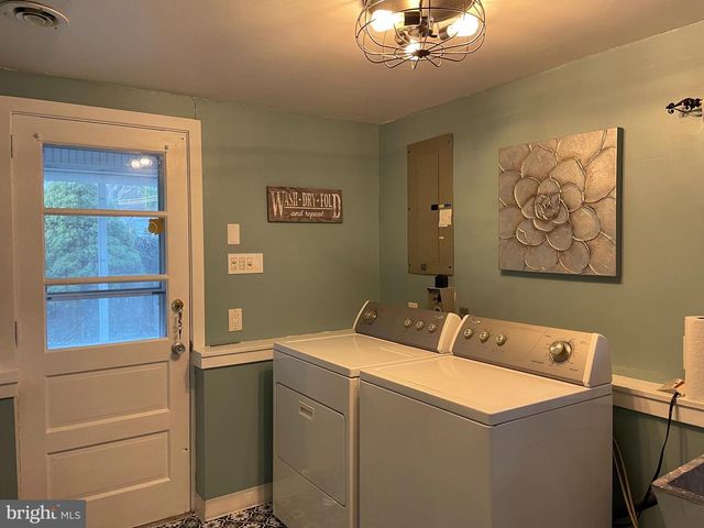 2400 EDGE HILL RD, Huntingdon Valley, PA 19006