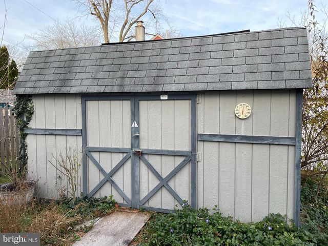 2400 EDGE HILL RD, Huntingdon Valley, PA 19006