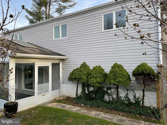 2400 EDGE HILL RD, Huntingdon Valley, PA 19006