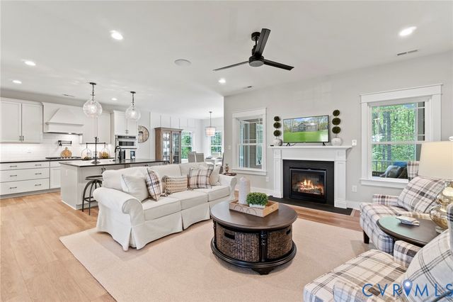 2075 Arminta Ln, Lanexa, VA 23089
