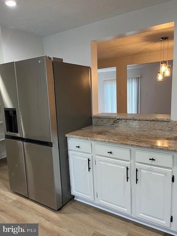 7511 WEATHERBY DR, Derwood, MD 20855