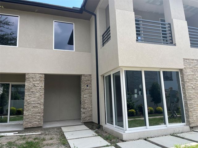 11602 Royal Parkside Place, Houston, TX 77082