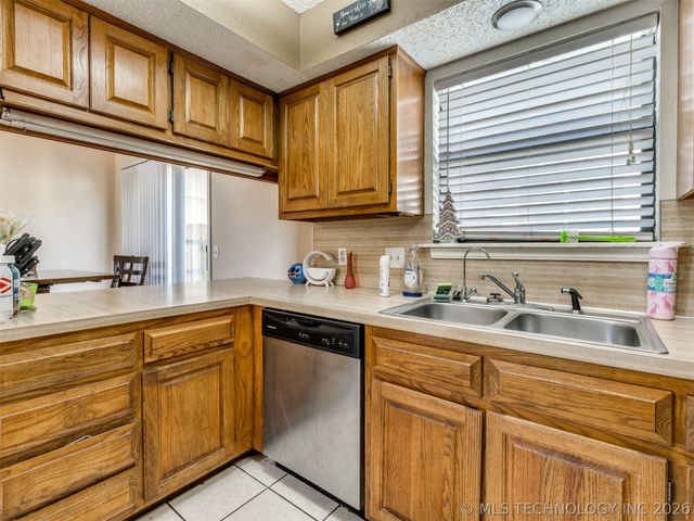 13025 E 28th Place, Tulsa, OK 74134