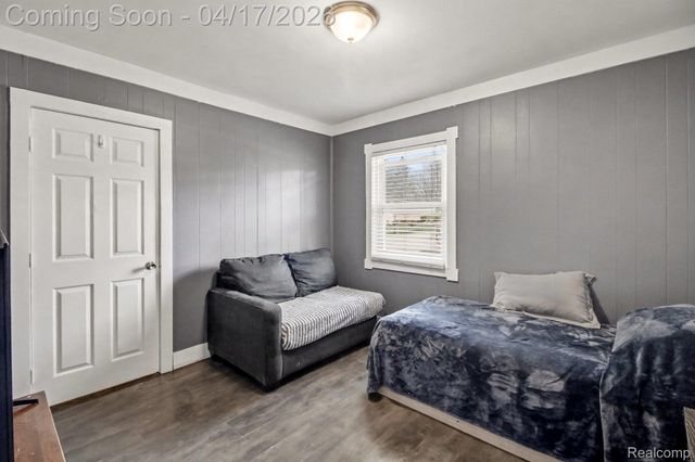 1612 Connecticut Street, Wolverine Lake Village, MI 48390