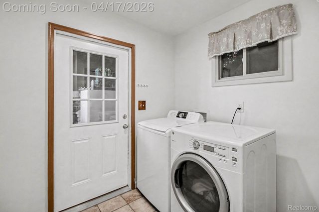 1612 Connecticut Street, Wolverine Lake Village, MI 48390