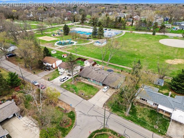 1612 Connecticut Street, Wolverine Lake Village, MI 48390