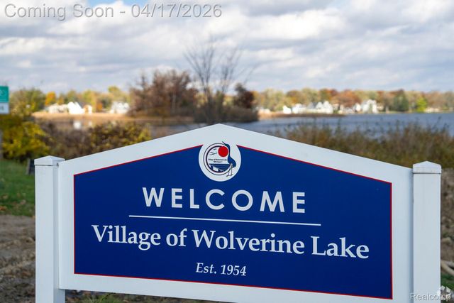 1612 Connecticut Street, Wolverine Lake Village, MI 48390