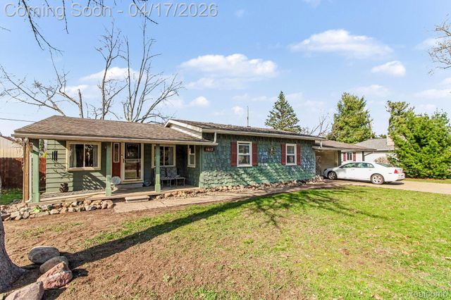 1612 Connecticut Street, Wolverine Lake Village, MI 48390