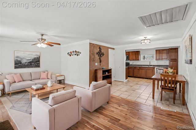 1612 Connecticut Street, Wolverine Lake Village, MI 48390