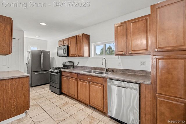 1612 Connecticut Street, Wolverine Lake Village, MI 48390