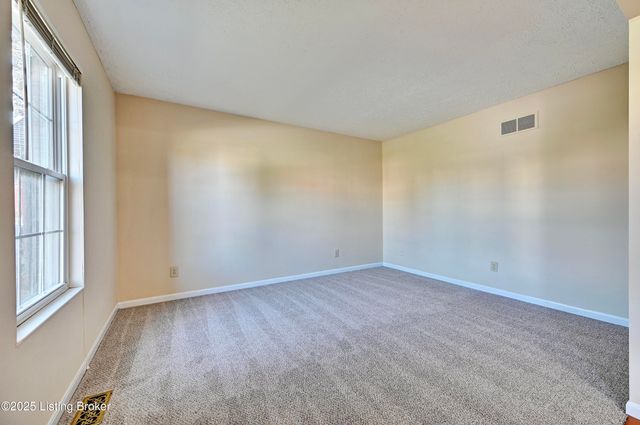 2163 Bluegrama Dr, Burlington, KY 41005