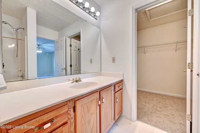 2163 Bluegrama Dr, Burlington, KY 41005