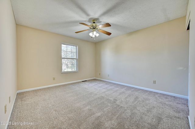 2163 Bluegrama Dr, Burlington, KY 41005