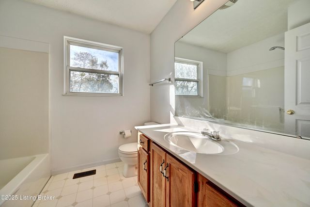 2163 Bluegrama Dr, Burlington, KY 41005