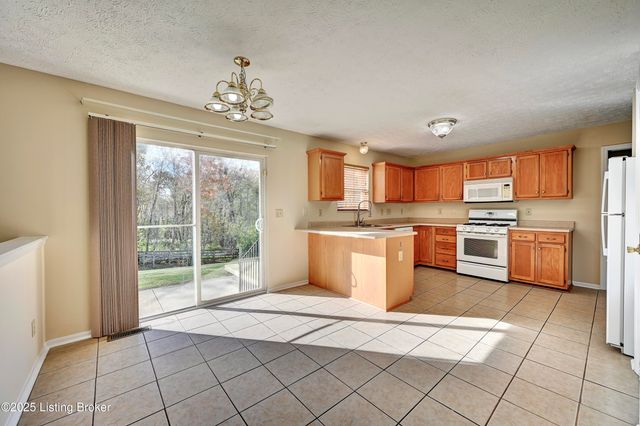 2163 Bluegrama Dr, Burlington, KY 41005