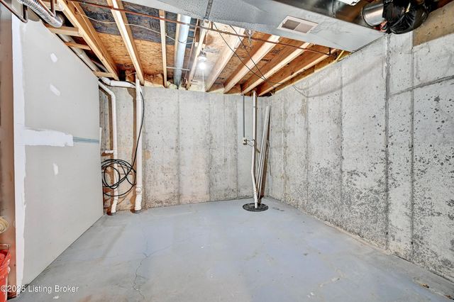 2163 Bluegrama Dr, Burlington, KY 41005