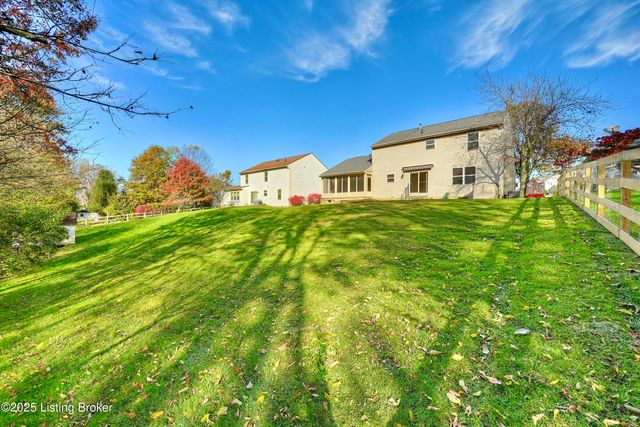 2163 Bluegrama Dr, Burlington, KY 41005