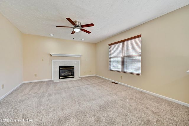 2163 Bluegrama Dr, Burlington, KY 41005