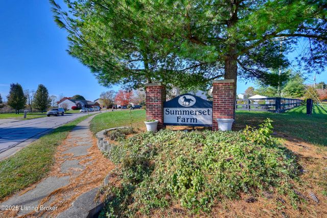 2163 Bluegrama Dr, Burlington, KY 41005