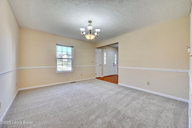 2163 Bluegrama Dr, Burlington, KY 41005