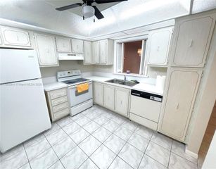 403 NW 68th Ave 104, Plantation, FL 33317