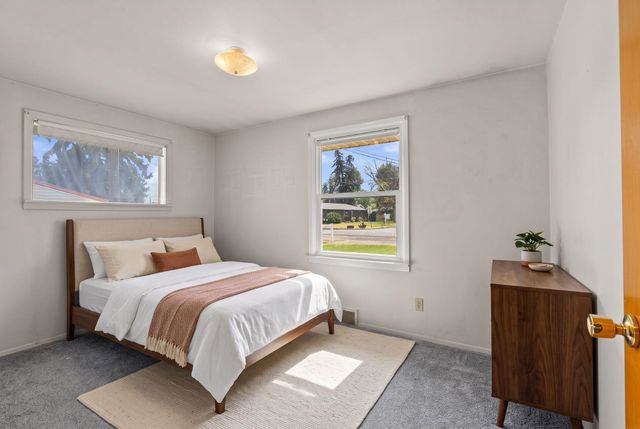 7913 E Indiana Ave, Spokane, WA 99212