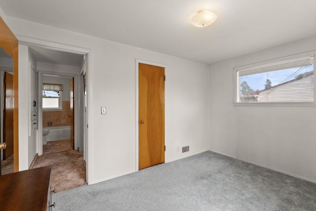 7913 E Indiana Ave, Spokane, WA 99212