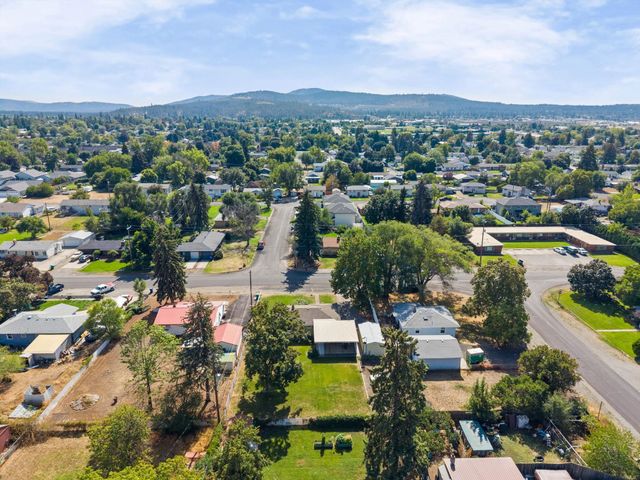 7913 E Indiana Ave, Spokane, WA 99212