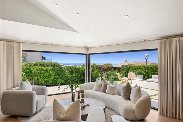 1120 White Sails Way, Corona Del Mar, CA 92625