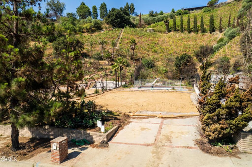 1227 Bienveneda Avenue, Los Angeles, CA 90272