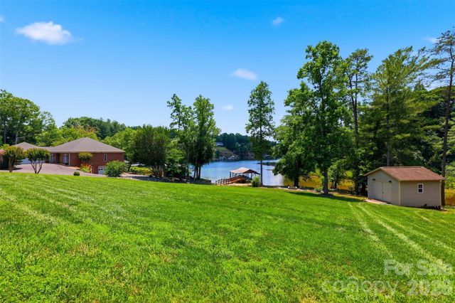 495 Windsor Drive, Taylorsville, NC 28681