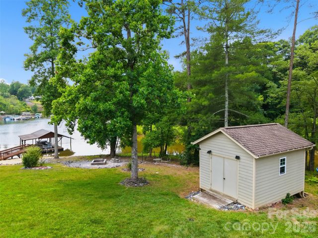 495 Windsor Drive, Taylorsville, NC 28681