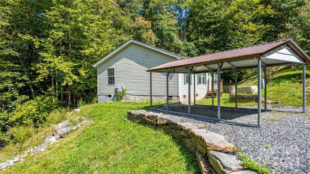 11 Grand Canyon Drive, Hendersonville, NC 28792