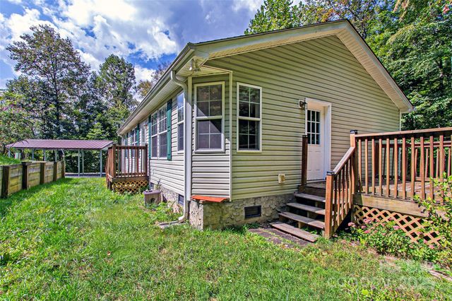 11 Grand Canyon Drive, Hendersonville, NC 28792