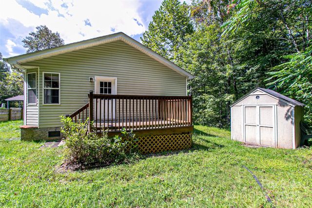 11 Grand Canyon Drive, Hendersonville, NC 28792