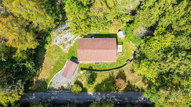 11 Grand Canyon Drive, Hendersonville, NC 28792