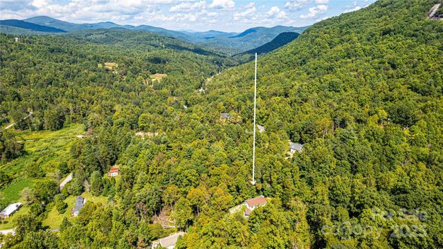 11 Grand Canyon Drive, Hendersonville, NC 28792