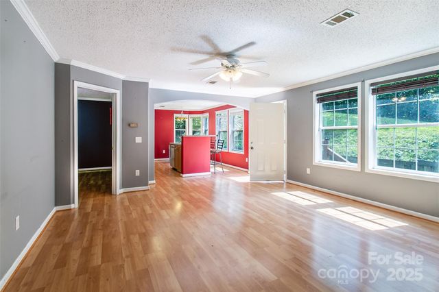 11 Grand Canyon Drive, Hendersonville, NC 28792