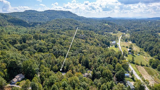 11 Grand Canyon Drive, Hendersonville, NC 28792