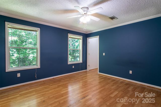 11 Grand Canyon Drive, Hendersonville, NC 28792