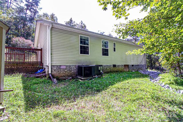 11 Grand Canyon Drive, Hendersonville, NC 28792