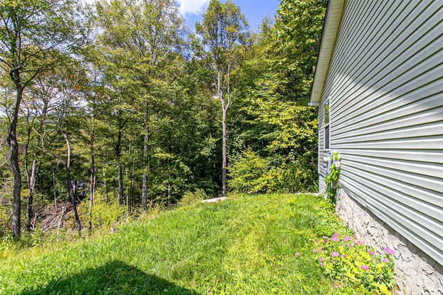 11 Grand Canyon Drive, Hendersonville, NC 28792