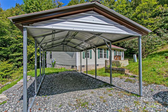 11 Grand Canyon Drive, Hendersonville, NC 28792